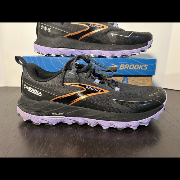 Brooks Cascadia 18 Trail Running Shoes Sneakers Ebony/Lavender/Copper Womans 12